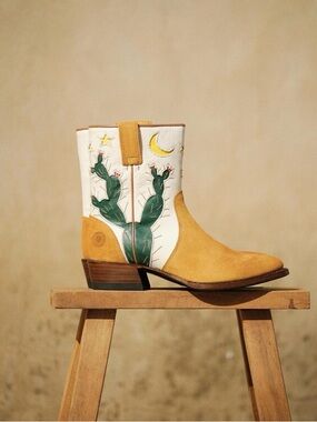 Ranch Road Archer Prickly Short Cowboy Boots